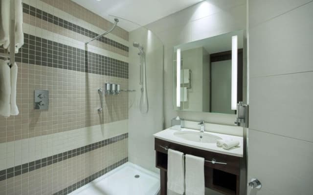 Hampton by Hilton Dubai Airport - photo 5