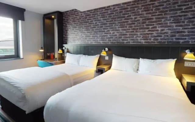 Village Hotel Edinburgh - photo 1