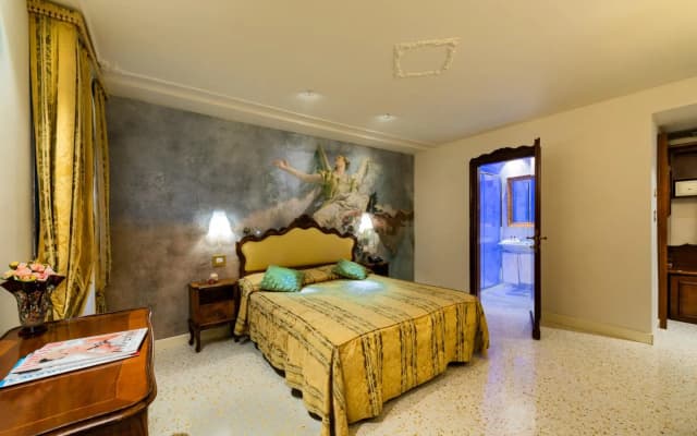 Hotel Scandinavia - photo 2
