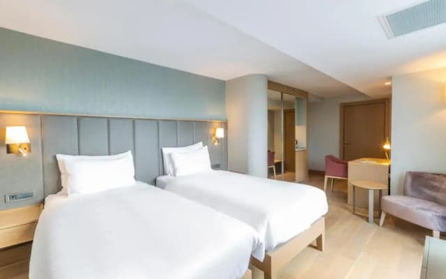 Radisson Hotel Istanbul Harbiye - photo 2
