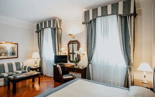 Hotel De La Ville - photo 3