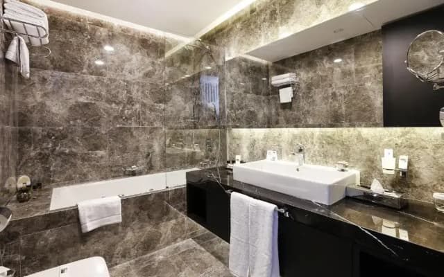 Mia City Hotel - photo 4