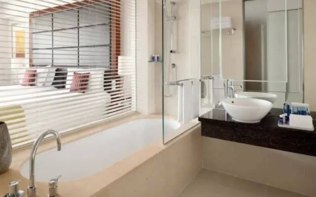 Hotel Crowne Plaza Festival City - photo 4