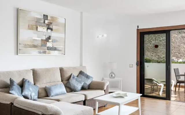 Paloma Beach Apartments - photo 8
