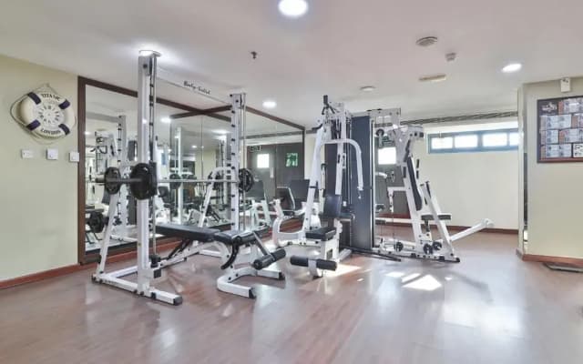 Landmark Summit Hotel - photo 6