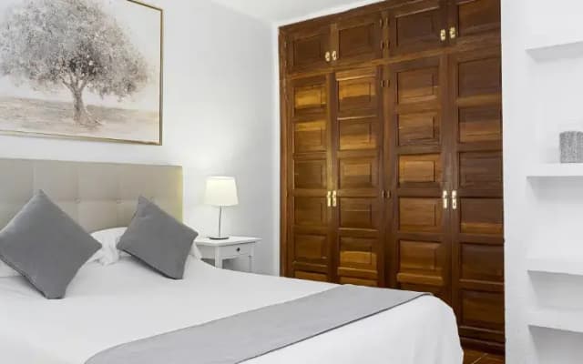 Paloma Beach Apartments - photo 3