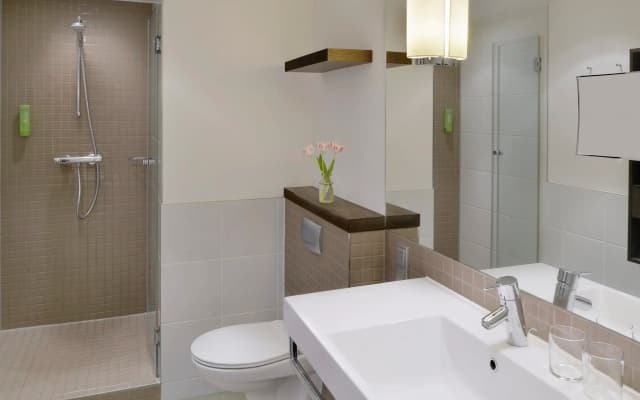 Mövenpick Hotel Amsterdam City Centre - photo 2