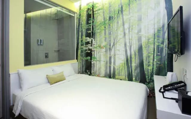 J8 Hotel - photo 1
