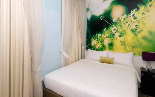 J8 Hotel - photo 6