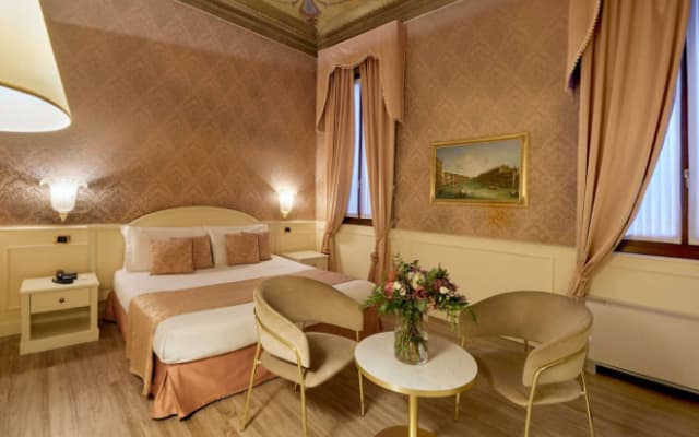 Duodo Palace Hotel - photo 1
