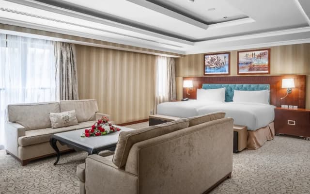 Al Aqeeq Madinah Hotel - photo 1