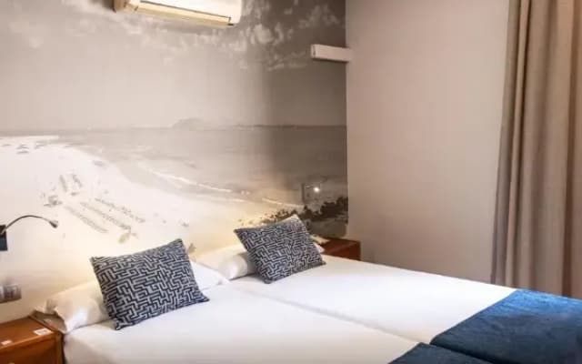 Hotel Adonis Plaza - photo 1