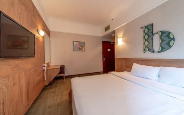 V Hotel Bencoolen - photo 2
