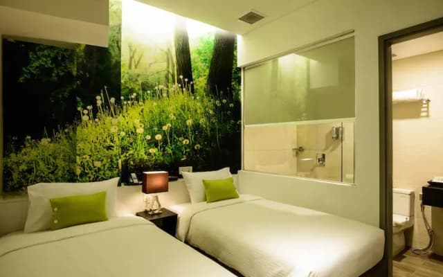 J8 Hotel - photo 1
