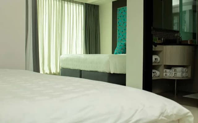 Hotel Clover Asoke - photo 4
