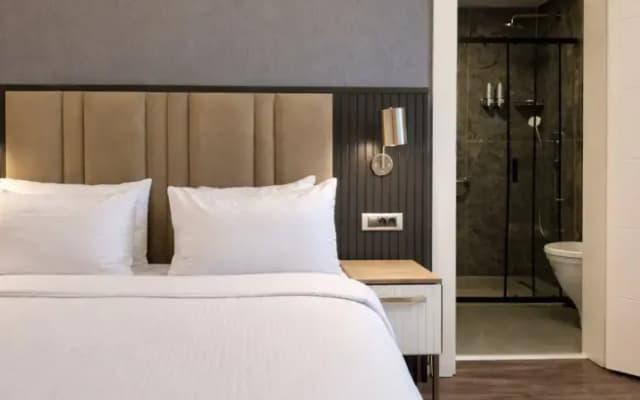Livinton Hotel - photo 1