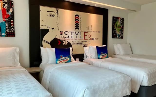 Hotel Clover Asoke - photo 6
