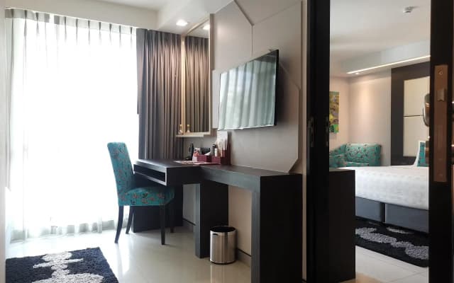 Hotel Clover Asoke - photo 3