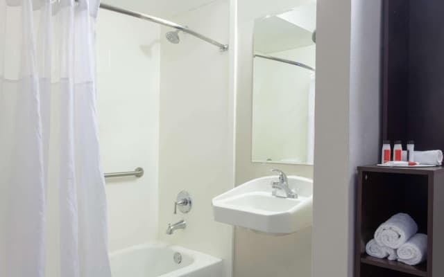 Grand Hotel Orlando at Universal Blvd - Shuttle to Theme Parks - photo 3