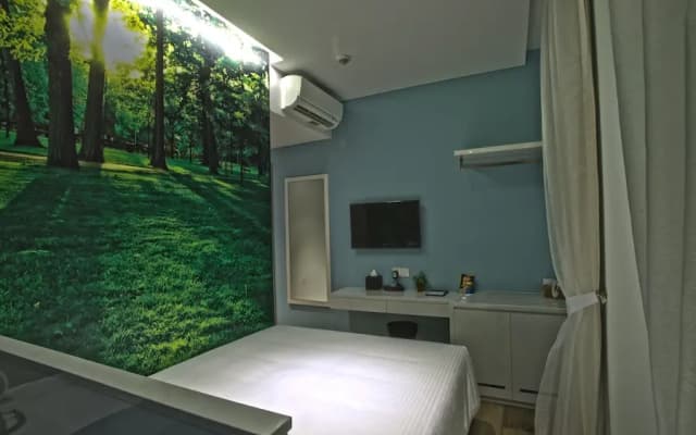 J8 Hotel - photo 3
