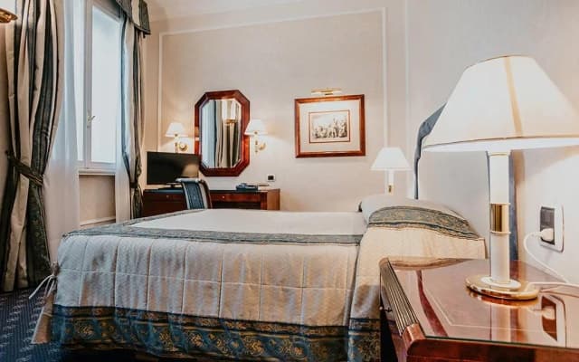 Hotel De La Ville - photo 2