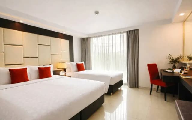 Hotel Clover Asoke - photo 3