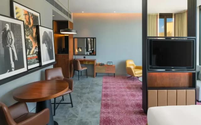 The WB Abu Dhabi, Curio Collection by Hilton Hotel - photo 4