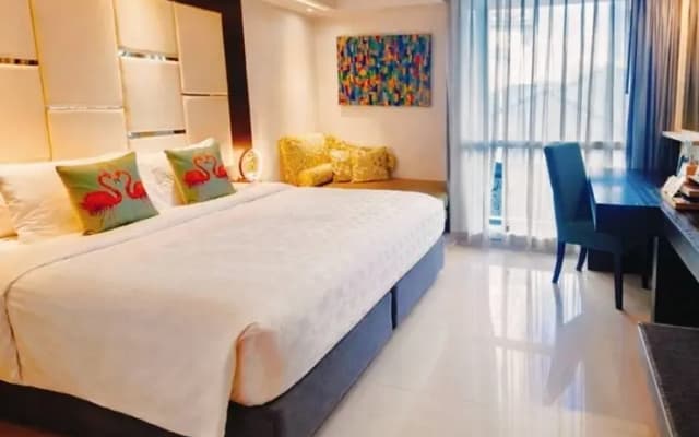Hotel Clover Asoke - photo 1