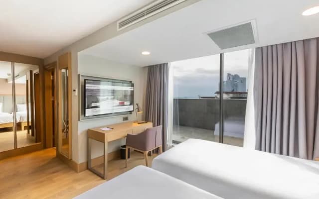 Radisson Hotel Istanbul Harbiye - photo 3