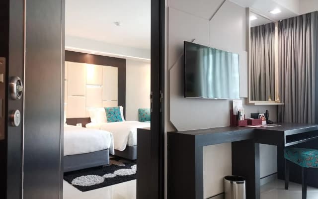 Hotel Clover Asoke - photo 4