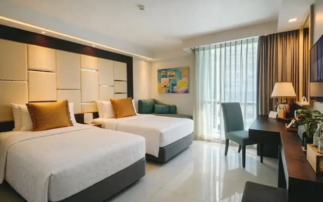 Hotel Clover Asoke - photo 1