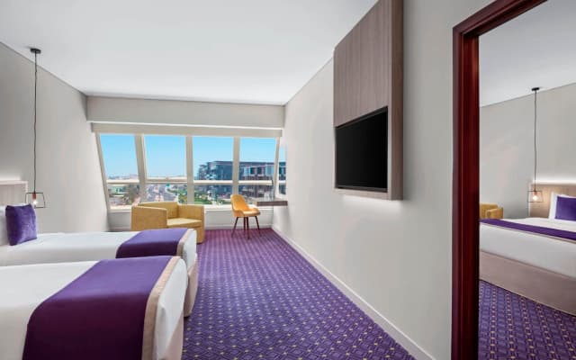 Leva Mazaya Centre Dubai Hotel - photo 4