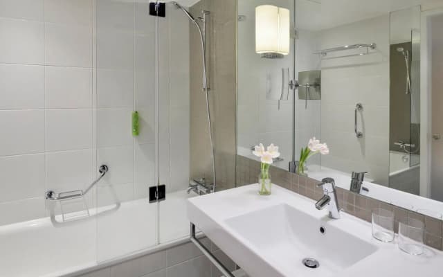 Mövenpick Hotel Amsterdam City Centre - photo 4