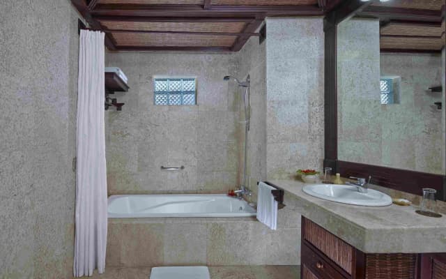 Hotel Tjampuhan Spa - photo 4