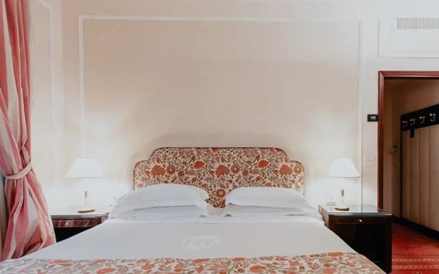 Hotel De La Ville - photo 2