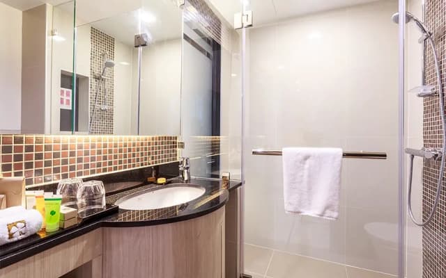 Hotel Clover Asoke - photo 4
