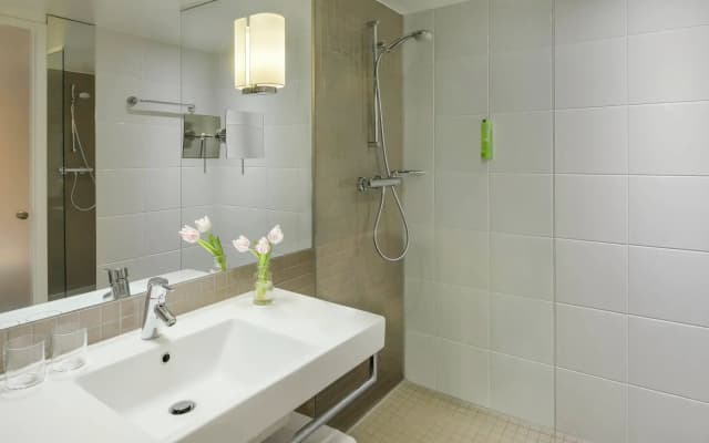 Mövenpick Hotel Amsterdam City Centre - photo 4