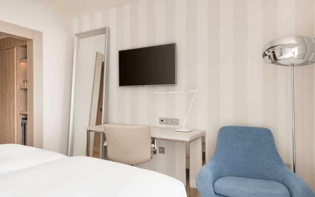 NH Málaga Hotel - photo 3
