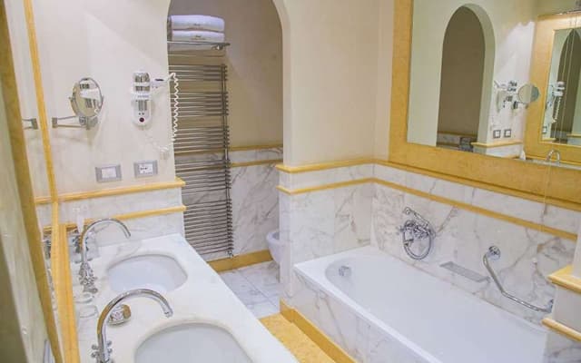 Golden Tower Hotel & Spa - photo 2