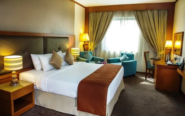 Landmark Summit Hotel - photo 2