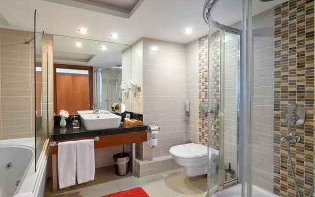 Kordon Hotel Pasaport - photo 4