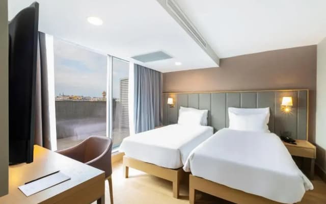 Radisson Hotel Istanbul Harbiye - photo 1