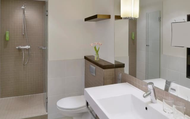 Mövenpick Hotel Amsterdam City Centre - photo 3