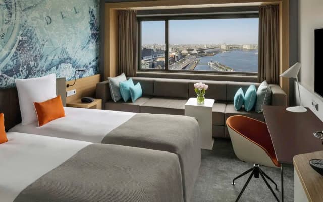 Mövenpick Hotel Amsterdam City Centre - photo 1