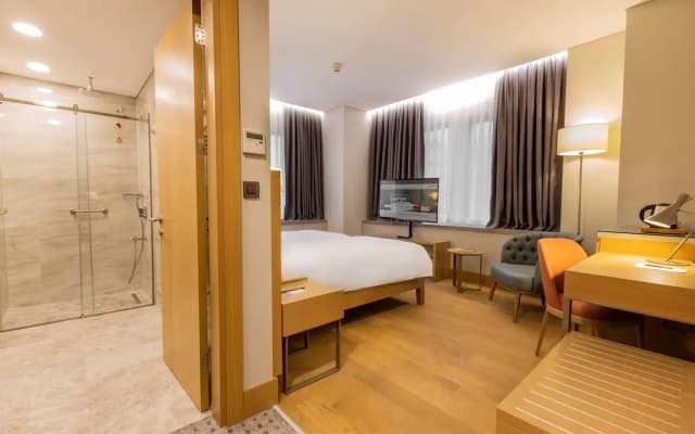 Radisson Hotel Istanbul Harbiye - photo 2