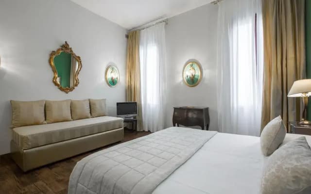 Amadeus Hotel - photo 7