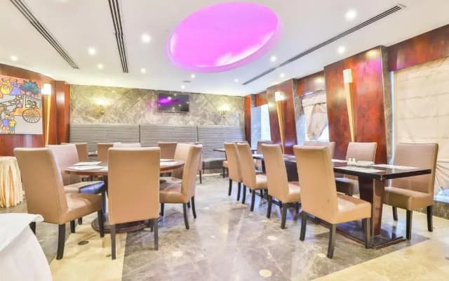 Landmark Summit Hotel - photo 9
