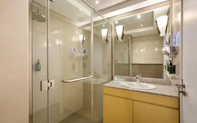 Royal Continental Hotel - photo 3