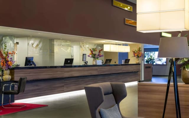 Mövenpick Hotel Amsterdam City Centre - photo 2
