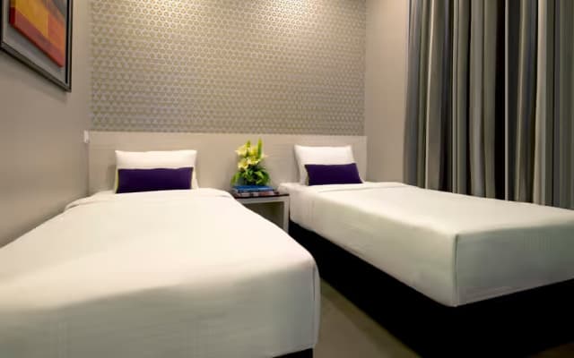 V Hotel Bencoolen - photo 1